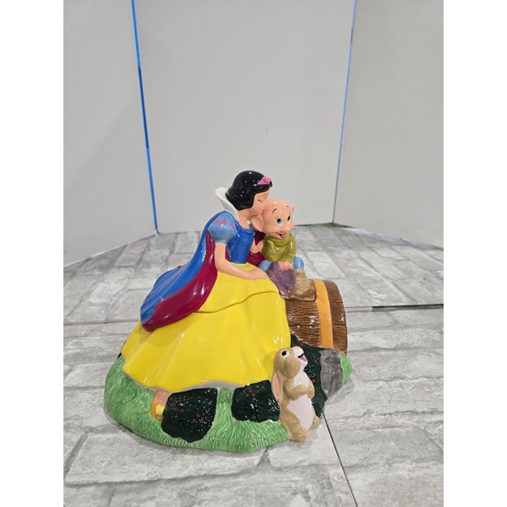 Vintage Disney Snow White Kissing Dopey Cookie Jar Treasure Craft